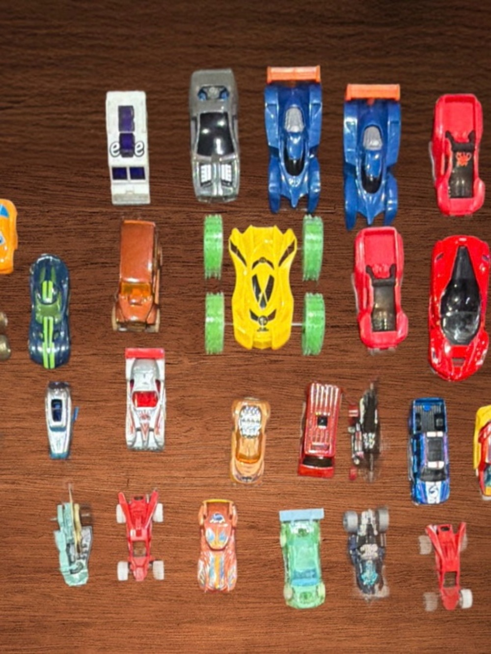 LOT OF 30 USED CARS MIXED BRANDS.